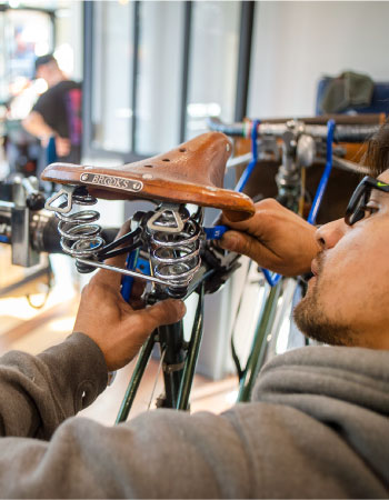 Réparer votre vélo avec notre atelier à Lyon Confluence